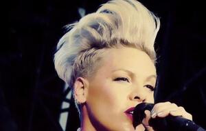 Pink: Мой папа сегодня утром отправился на операцию