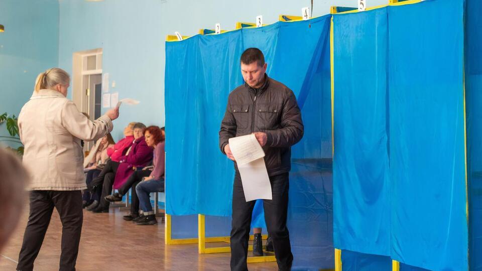 Местные выборы в Украине назначены на 25 октября