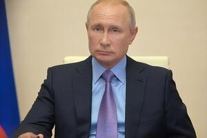 4 июля в РФ вступила в действие новая редакция конституции, которая, в частности, обнуляет сроки правления Путина