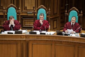 КС розпочав підсумкову частину розгляду "антиколомойського закону"