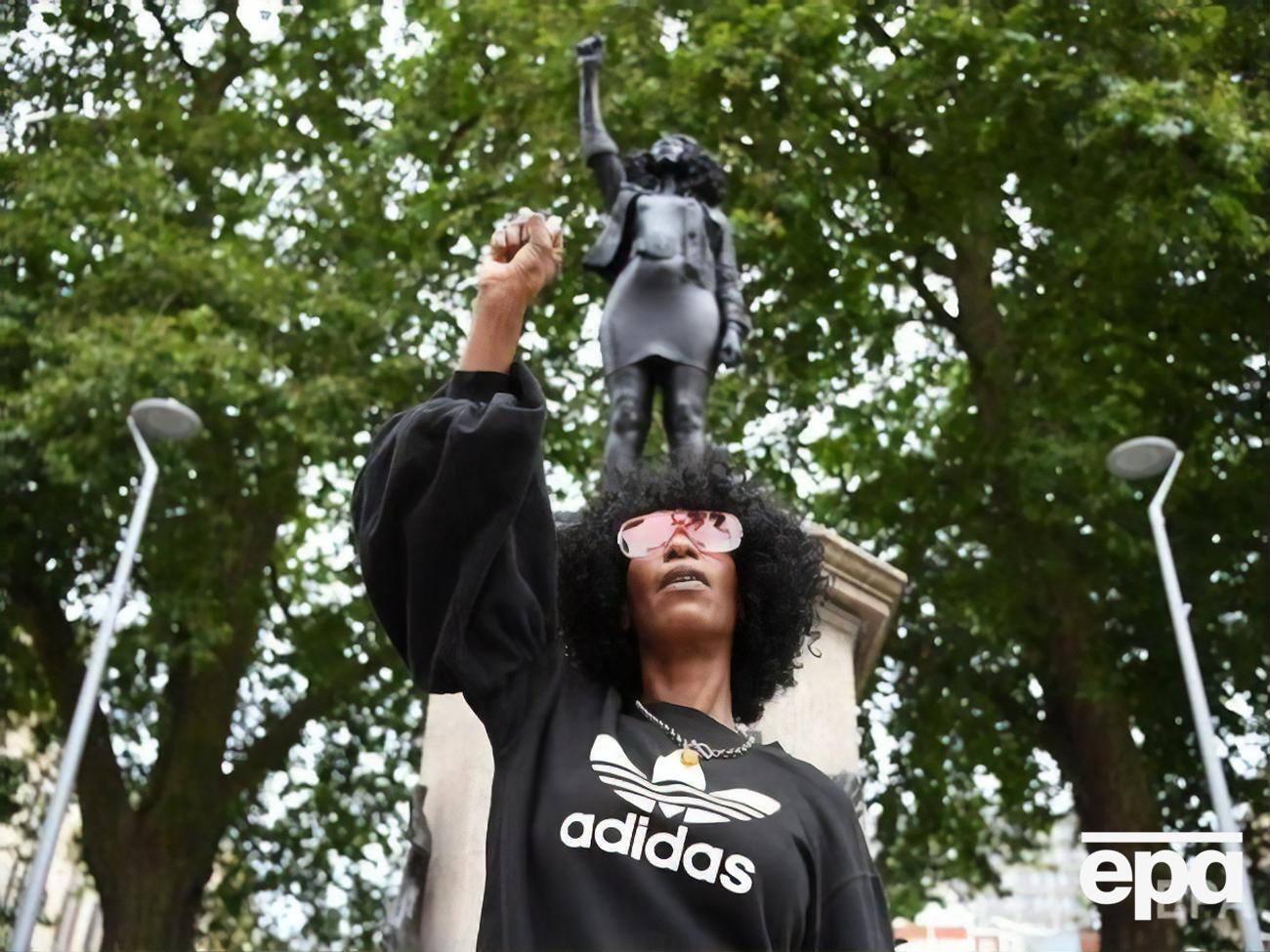 Статуя Джен Рейд появилась в Бристоле после того, как&nbsp;повалили стоявший там ранее монумент работорговцу Эдварду Колстону