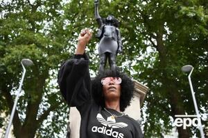 Статуя Джен Рейд появилась в Бристоле после того, как повалили стоявший там ранее монумент работорговцу Эдварду Колстону