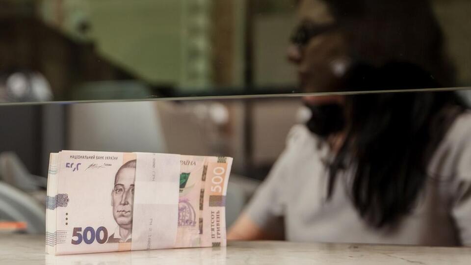 Допомогу з вагітності та пологів надають у розмірі 100% середньої заробітної плати застрахованої особи