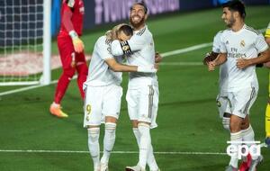 "Реал" празднует победу в матче против "Вильярреала" и в чемпионате