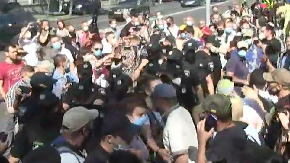 На початку мітингу між поліцією та активістами стався конфлікт