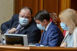 Проєкт постанови підтримало 238 депутатів, зокрема спікер Дмитро Разумков (у центрі) і перший віцеспікер Руслан Стефанчук