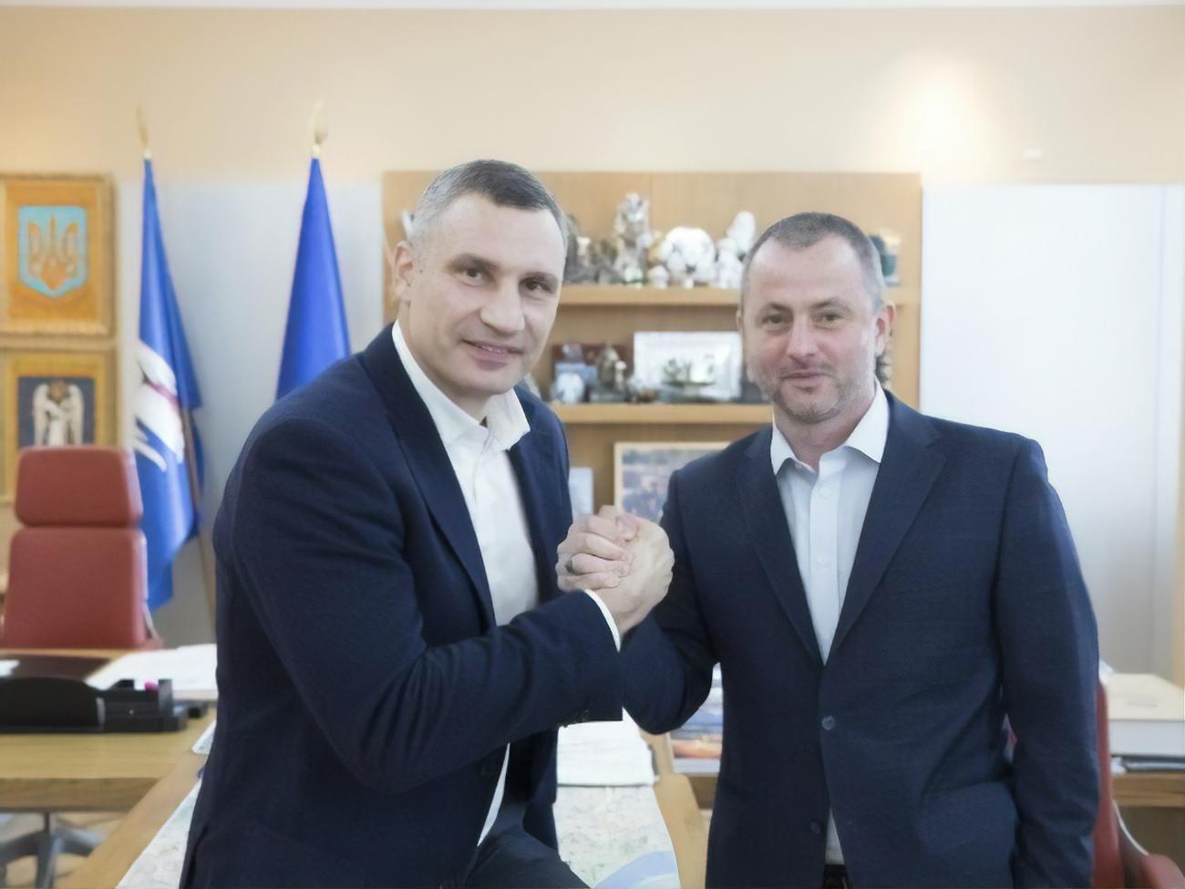 За словами Бахматова (праворуч), мера Києва про своє рішення він повідомив два тижні тому