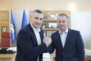 За словами Бахматова (праворуч), мера Києва про своє рішення він повідомив два тижні тому