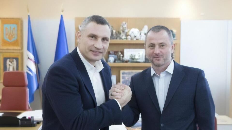 За словами Бахматова (праворуч), мера Києва про своє рішення він повідомив два тижні тому
