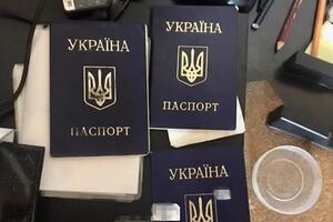 В ходе обысков изъяты поддельные паспорта, печати, оборудование для изготовления фальшивых документов