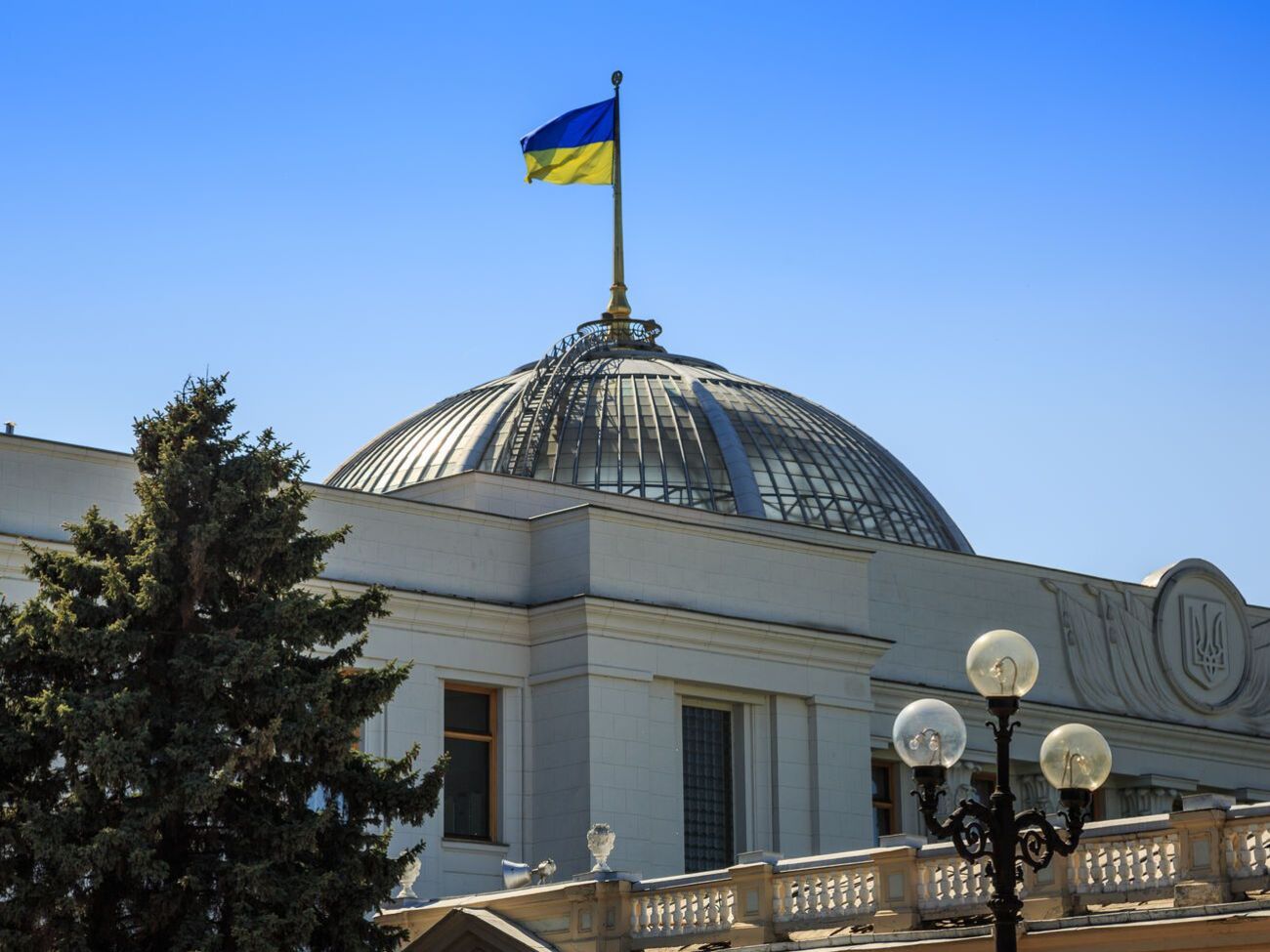 17 липня Разумков оголосив про закриття третьої сесії парламенту ІХ скликання