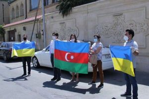Сотрудники посольства Украины в Баку поблагодарили азербайджанских активистов