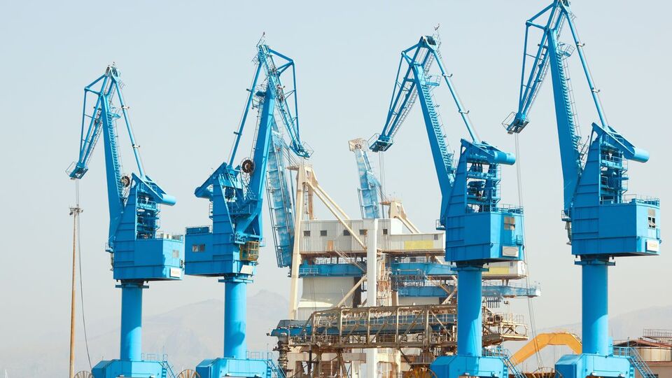 Динамично увеличивают перевалку грузов морские порты Ольвия и Бердянск