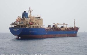 Пираты похитили 15 из 20 членов экипажа танкера Curacao Trader