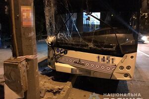 Пятерых пассажиров автобуса после оказания медпомощи отпустили домой, девушка 2003 года рождения находится в больнице