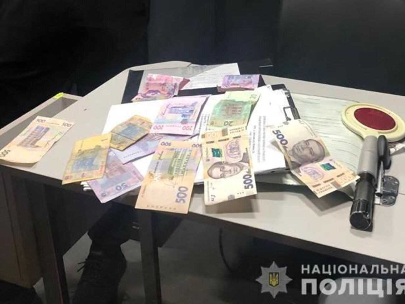 Оперативники викрили посадових осіб управління Держпраці, Укртрансбезпеки та голову міжрегіонального управління Держслужби морського і річкового транспорту