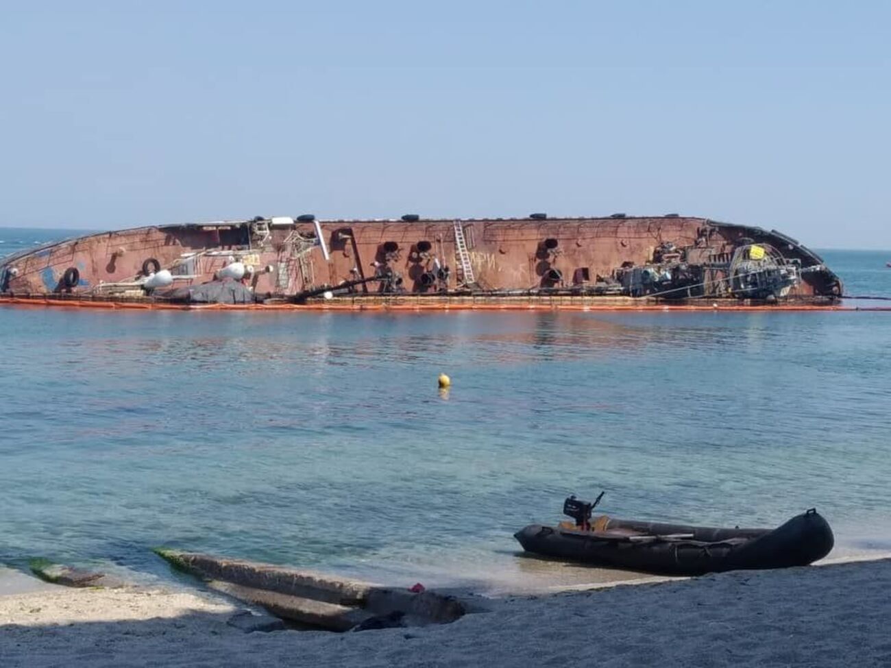 Танкер обещали убрать до 20 июля