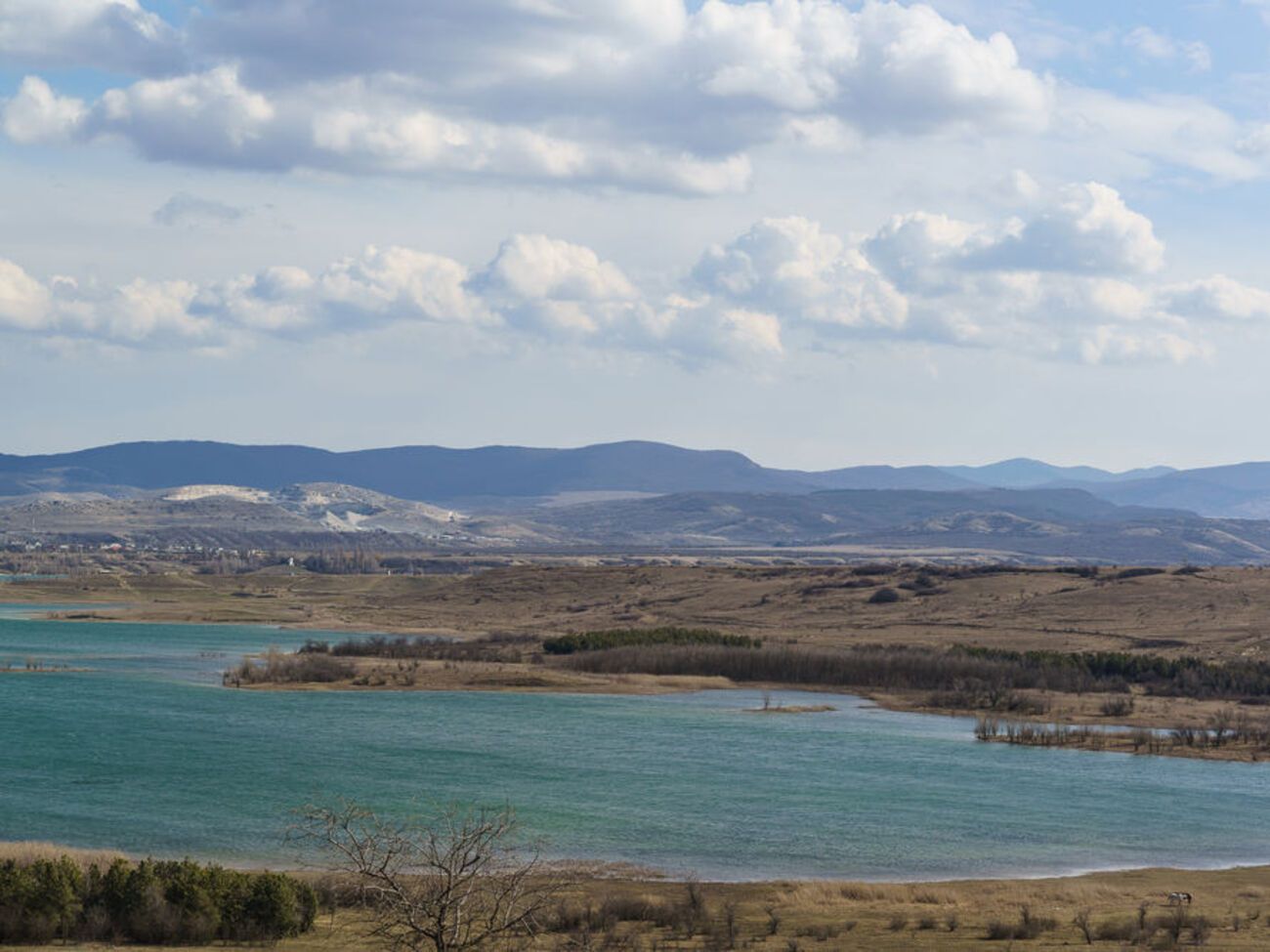 Военные проложили водопровод от Тайганского водохранилища к Симферополю, осенью оно может пересохнуть