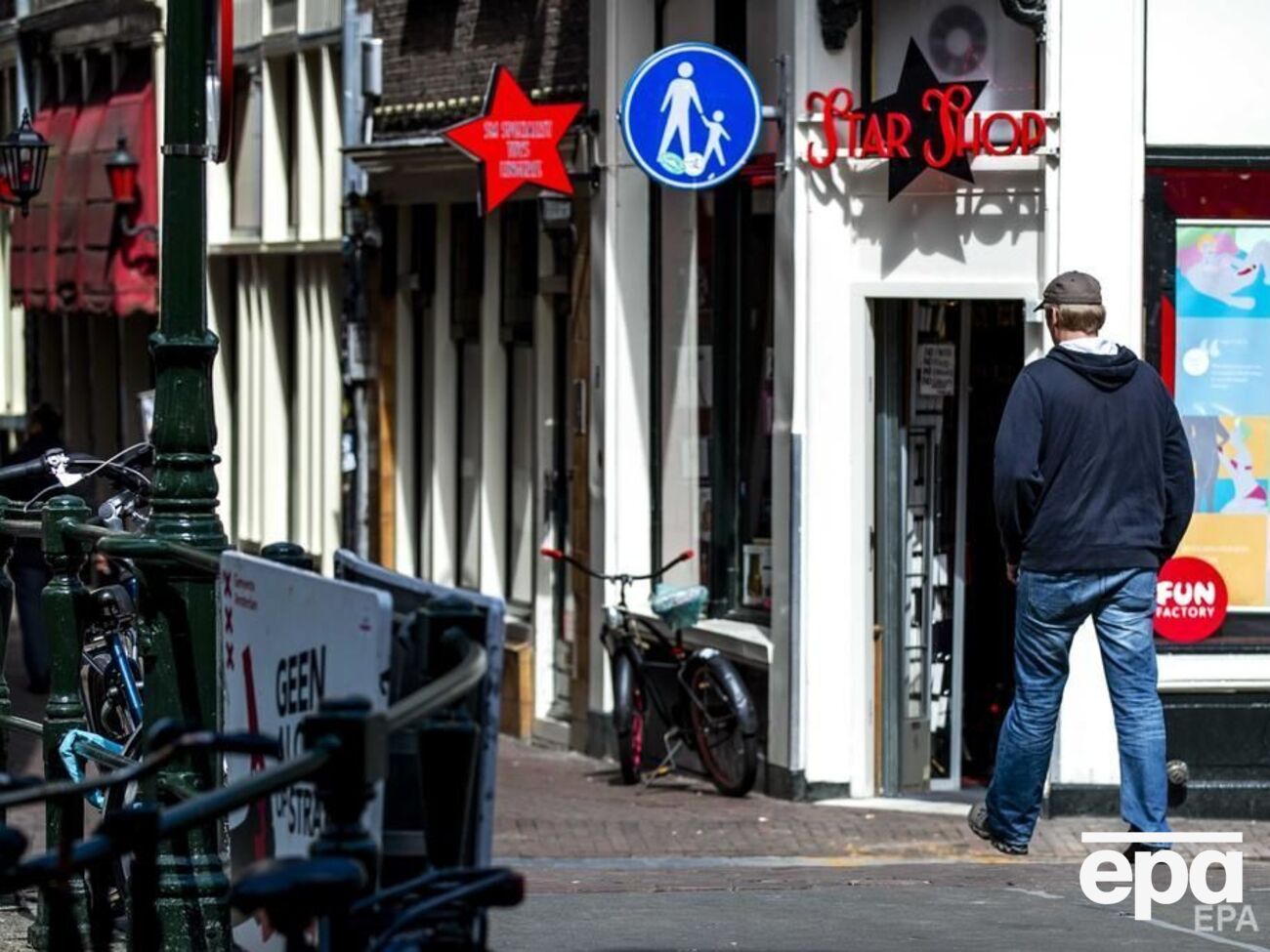 Популярный квартал Амстердама открыли 1 июля