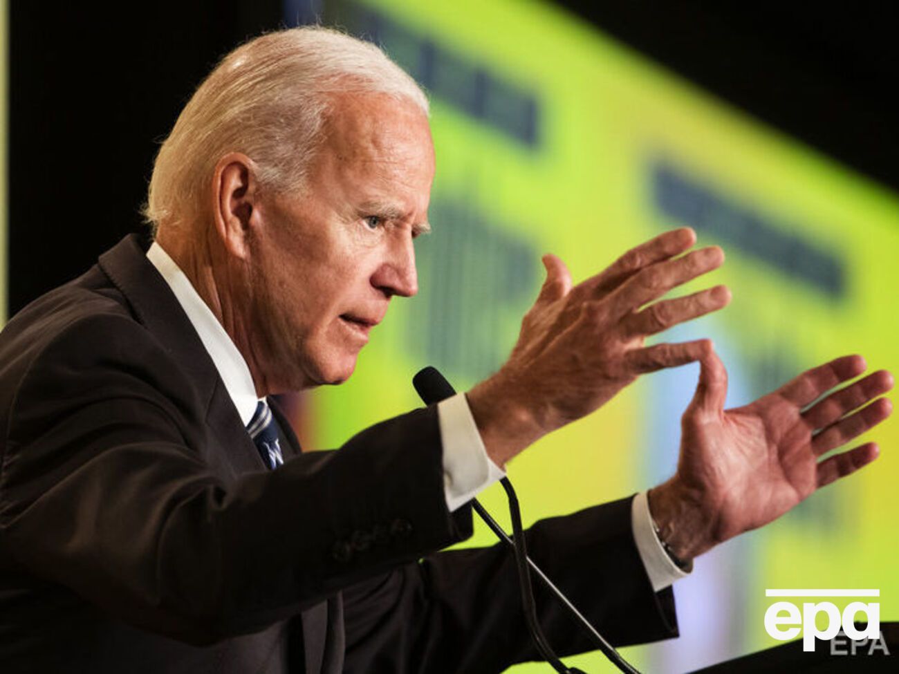 Байден вважає, що глава Білого дому "активно підриває" здатність США протидіяти пандемії