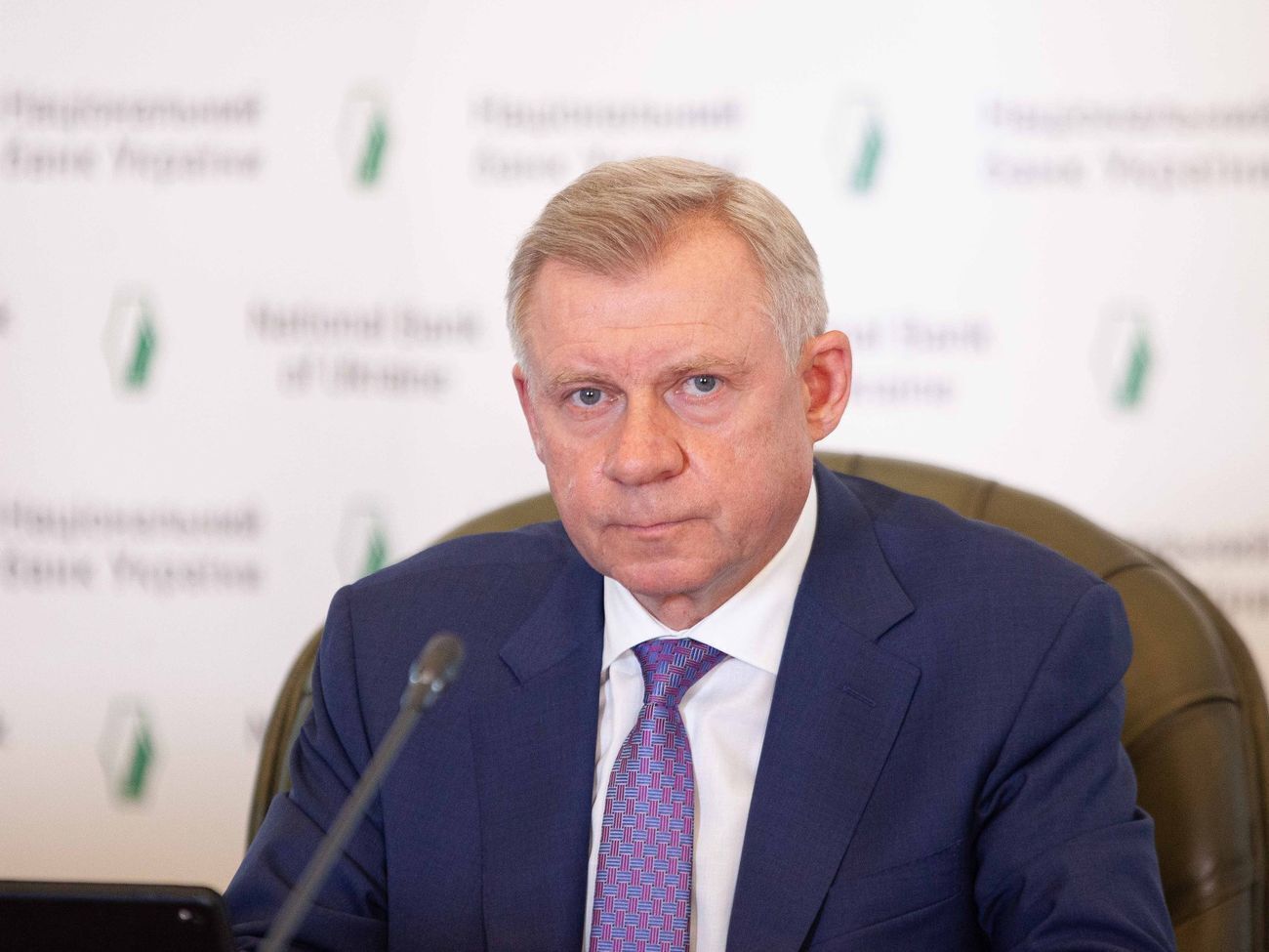 1 липня Смолій подав президенту заяву про звільнення