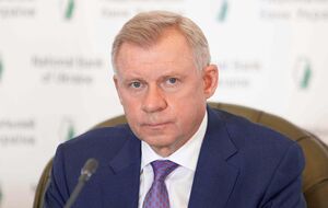 Смолій 1 липня заявив, що подає у відставку через політичний тиск на НБУ