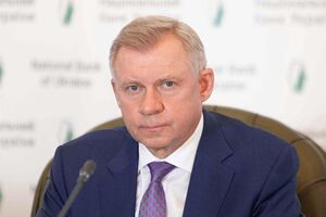 Смолій 1 липня заявив, що подає у відставку через політичний тиск на НБУ