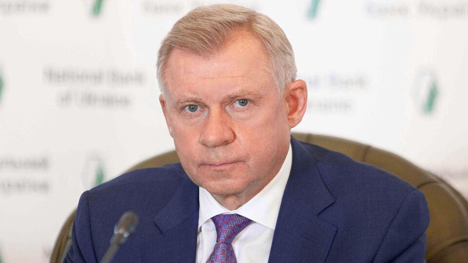 Смолій 1 липня заявив, що подає у відставку через політичний тиск на НБУ