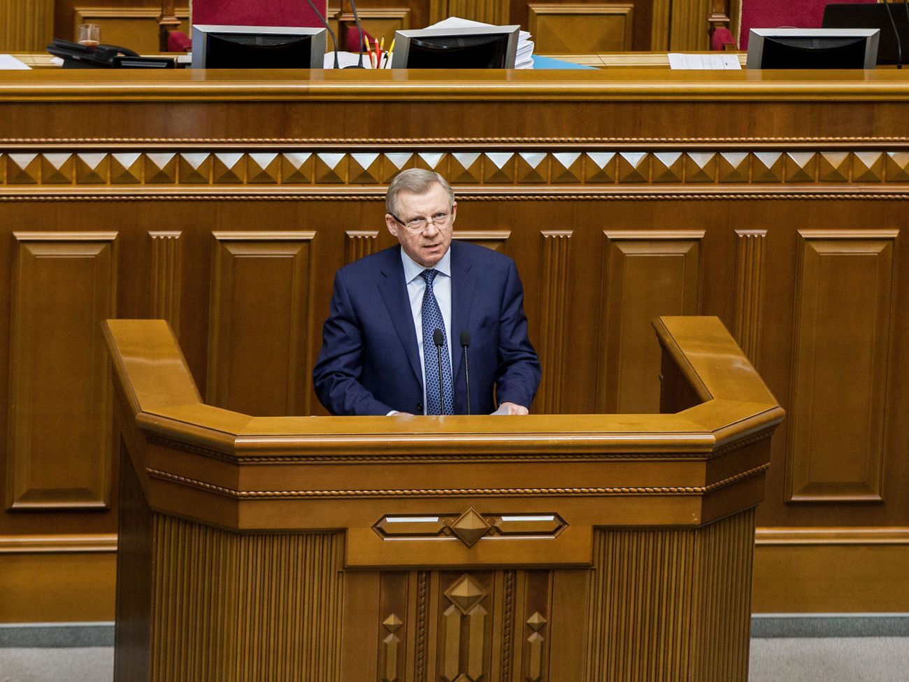 Зеленский внес в Раду проект постановления об отставке Смолия (на фото)