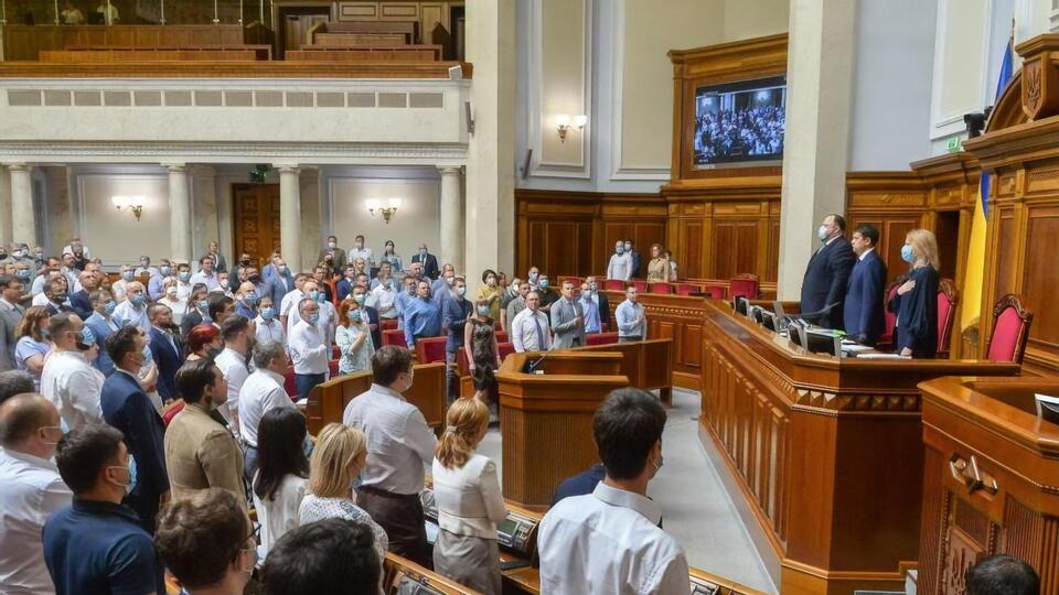 Згідно з даними "Рейтингу", "Слуга народу" виграла б вибори в Раду