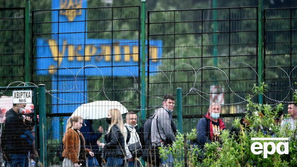 Польша отменила требование об обязательной обсервации для граждан, прилетающих из Украины