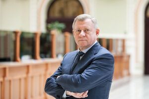 1 июля Смолий подал президенту Украины Владимиру Зеленскому заявление об увольнении