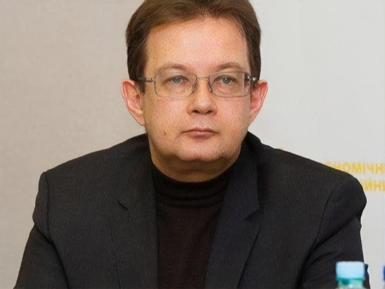 Пендзин отметил, что увеличивается фискальная нагрузка и на предприятия, а гарантий, что люди получат накопленные деньги через десятки лет, нет