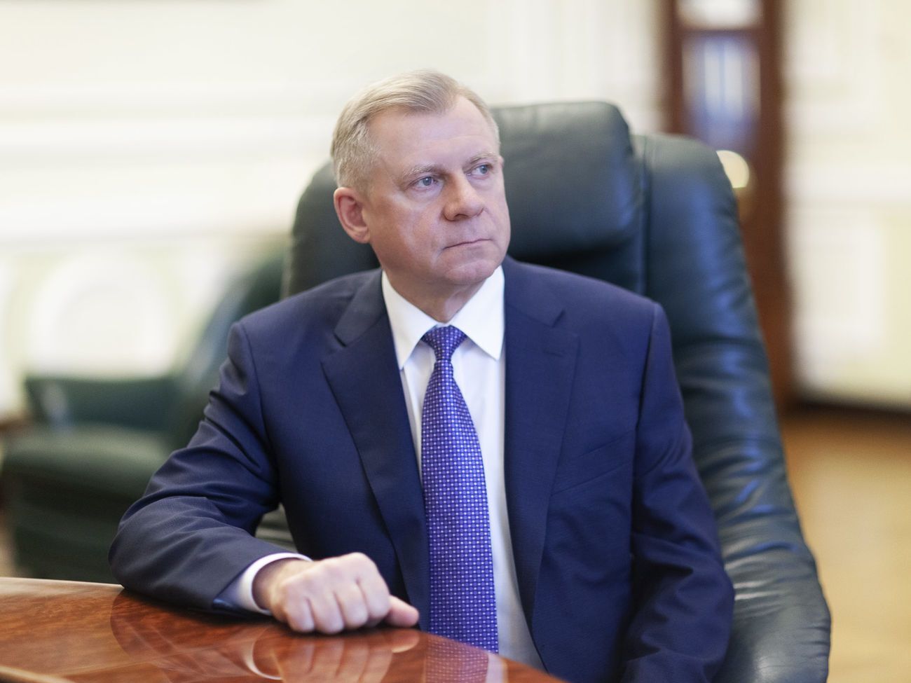 Отставку Смолия поддержал профильный комитет Рады