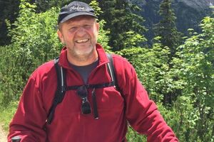 Якби я був у Росії – нікуди б я не подівся: жер би це лайно. І теж розповідав би історії в дусі "більшовики не протримаються й тижня"