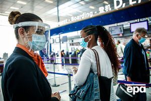 Французів зобов'язали носити маски в закритих приміщеннях, раніше ця норма діяла лише у громадському транспорті