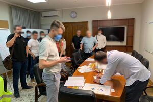 Украинские и польские правоохранители проводят следственные действия в офисах "Укравтодора", компаний – участниц тендеров, а также по месту жительства бывших должностных лиц ведомства