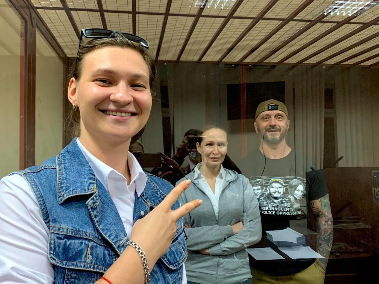 На кадрах камер наблюдения убийцы Павла Шеремета одинакового роста