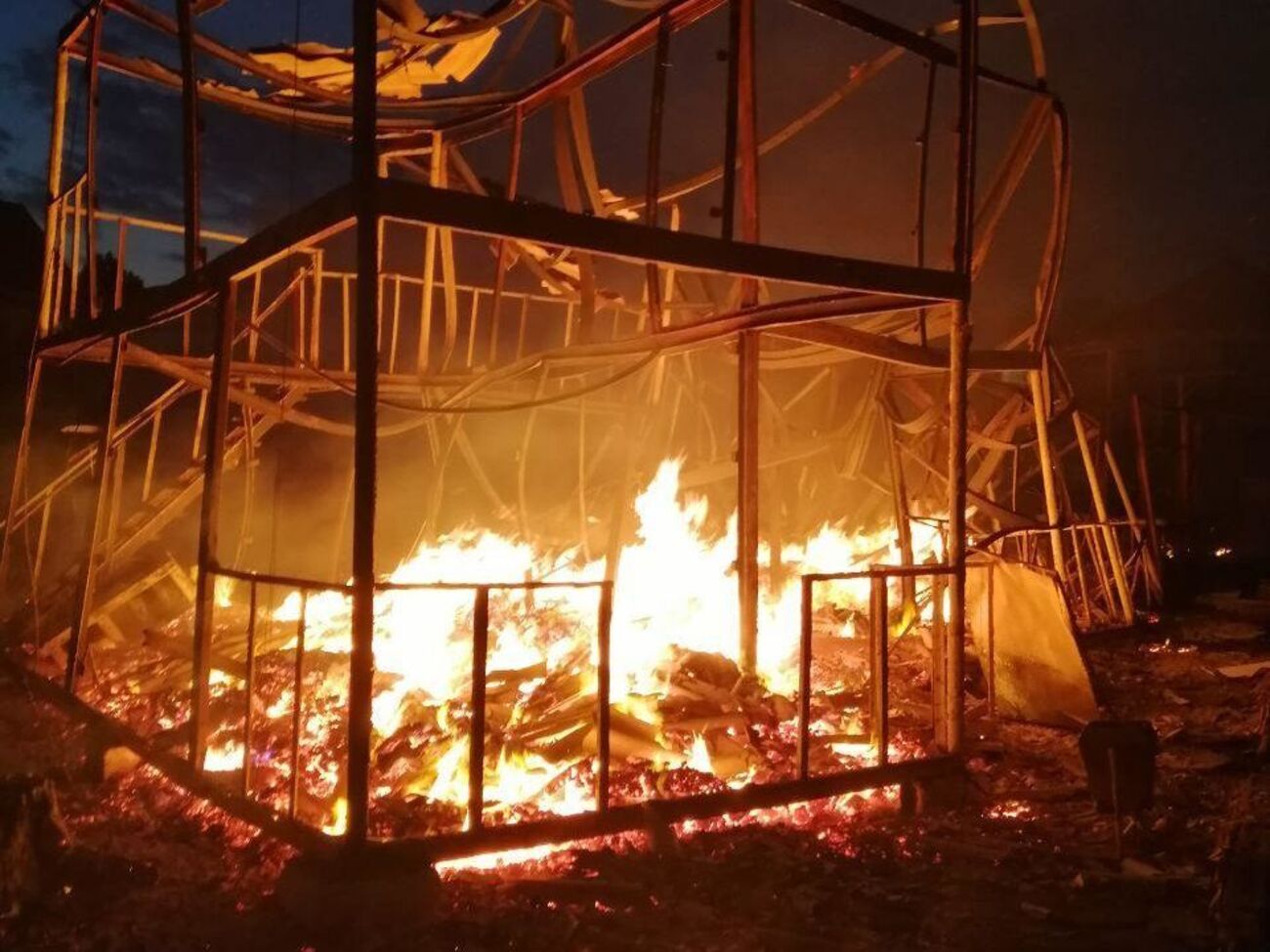 Причина пожара пока неизвестна