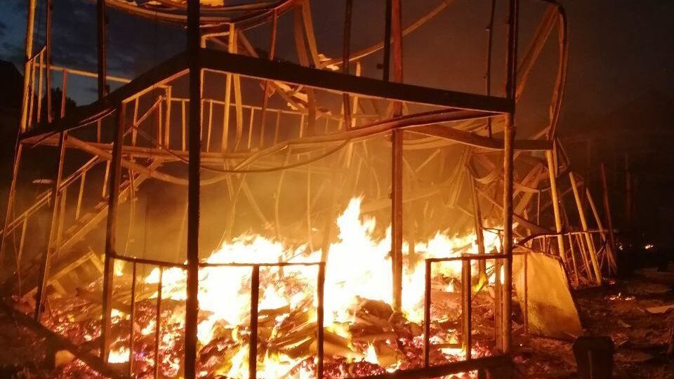 Причина пожара пока неизвестна