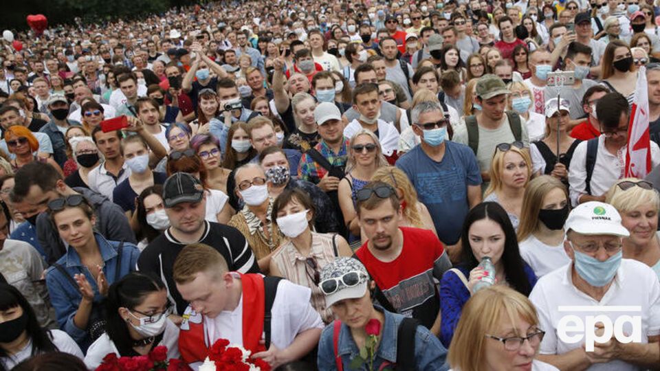 Учасники мітингу скандували "Любім, можам, пераможам"
