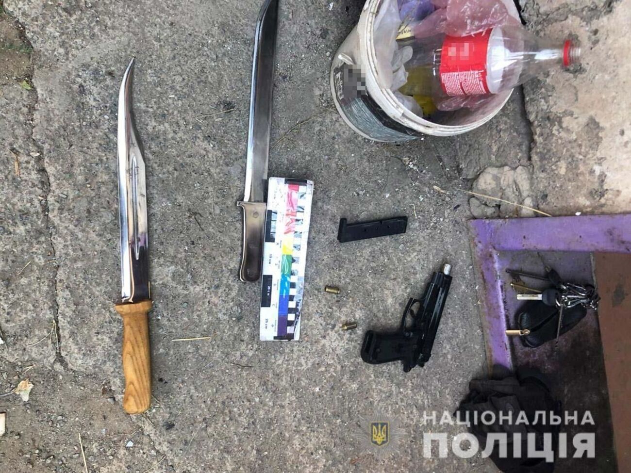 По подозрению в нападении на подростков задержан 36-летний мужчина, полиция разыскивает еще двоих