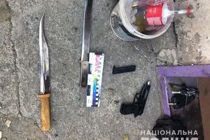 За підозрою в нападі на підлітків затримали 36-річного чоловіка, поліція розшукує ще двох