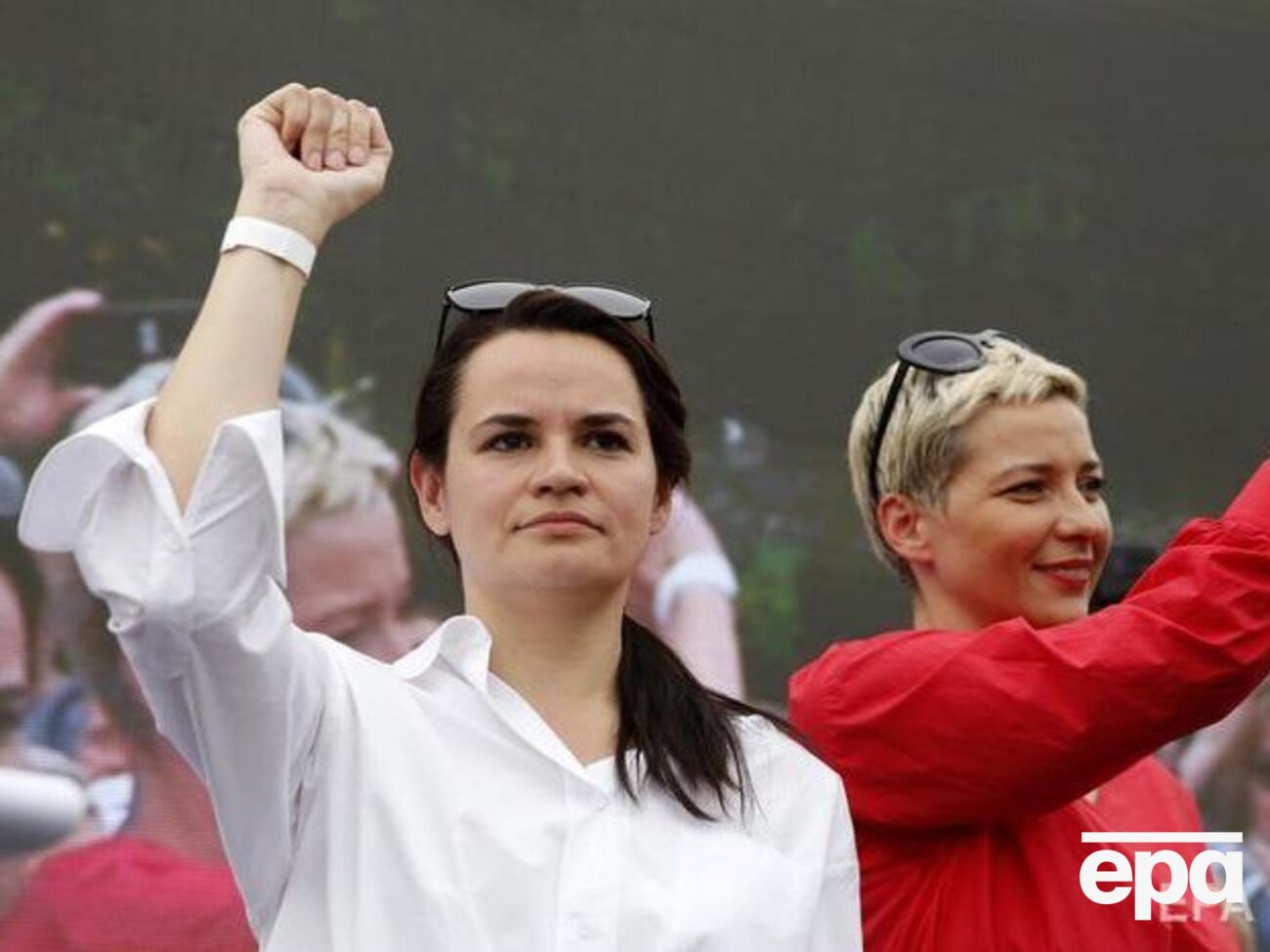 Тихановська (ліворуч) є дружиною білоруського блогера Сергія Тихановського, якого не допустили до виборів