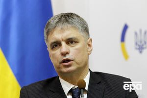 В начале июня во фракции "Слуга народа" заявляли, что Пристайко "изъявил желание быть послом в Великобритании"