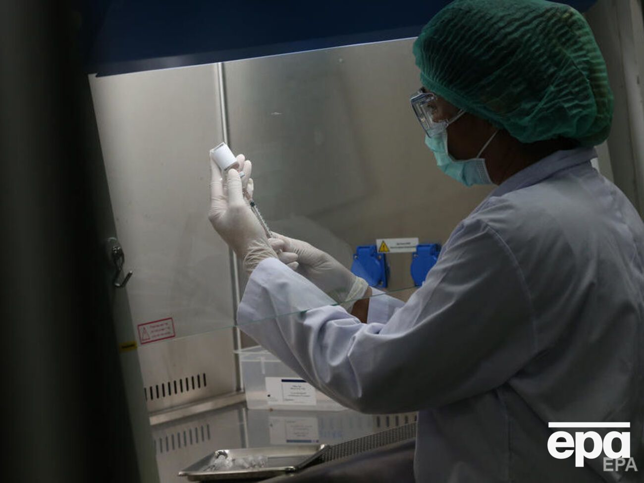 Оксфордские ученые продолжат испытания потенциальной вакцины