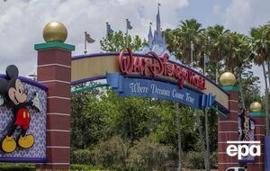 Walt Disney World – самый большой по площади и самый посещаемый центр развлечений в мире, покрывающий площадь примерно в 100 км²