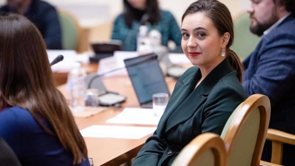 Мендель: Мы по каким-то причинам принимаем закон, который напрямую абсолютно влияет на права женщин, введя феминитивы в язык