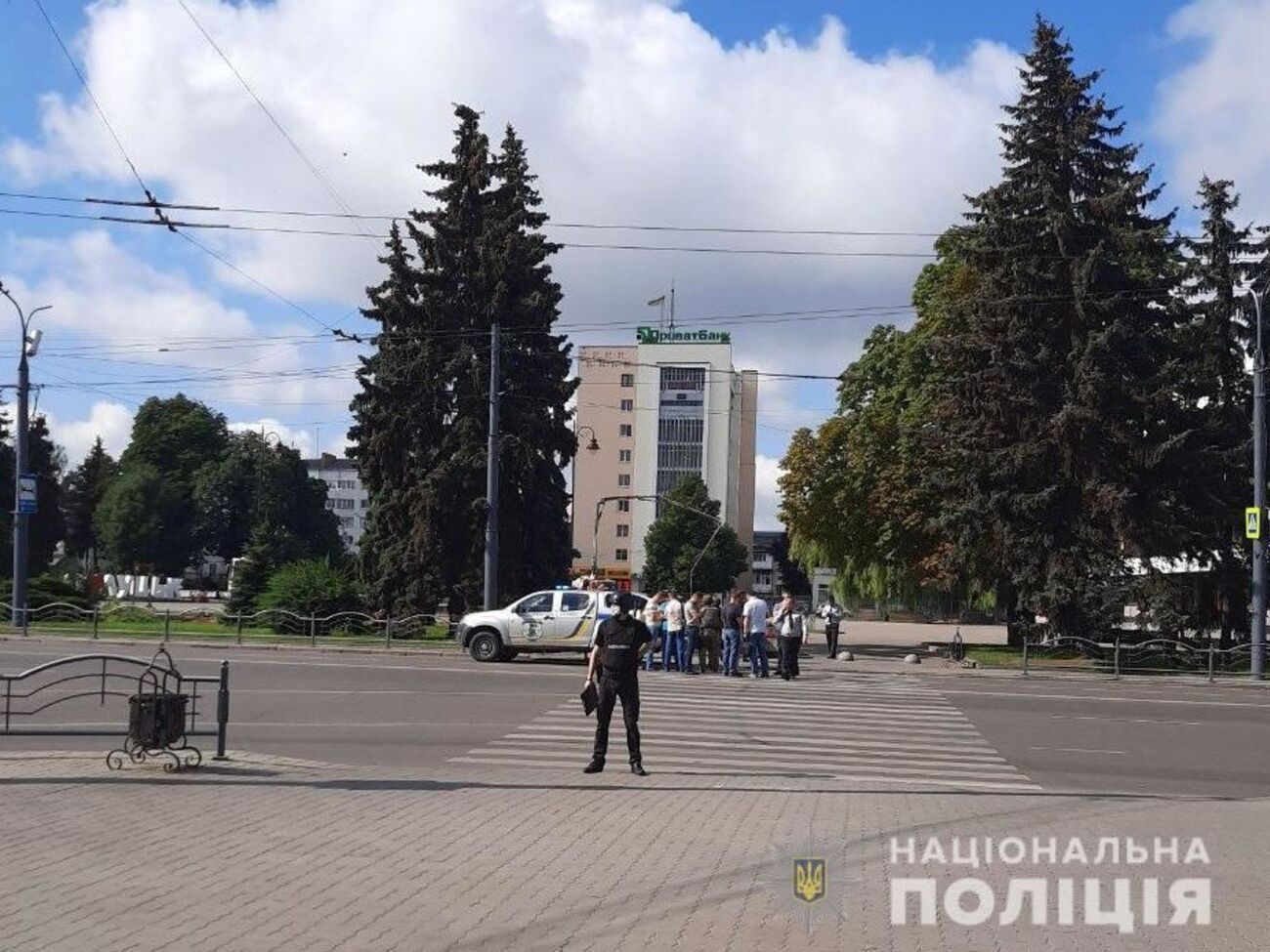 Правоохранители проводят операцию по освобождению заложников