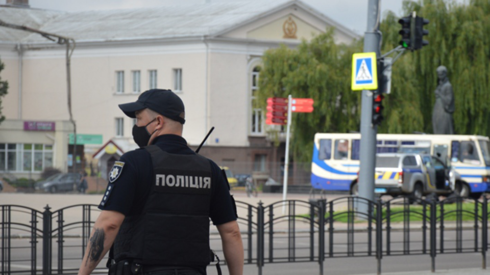 Чоловік не задоволений ситуацією у країні
